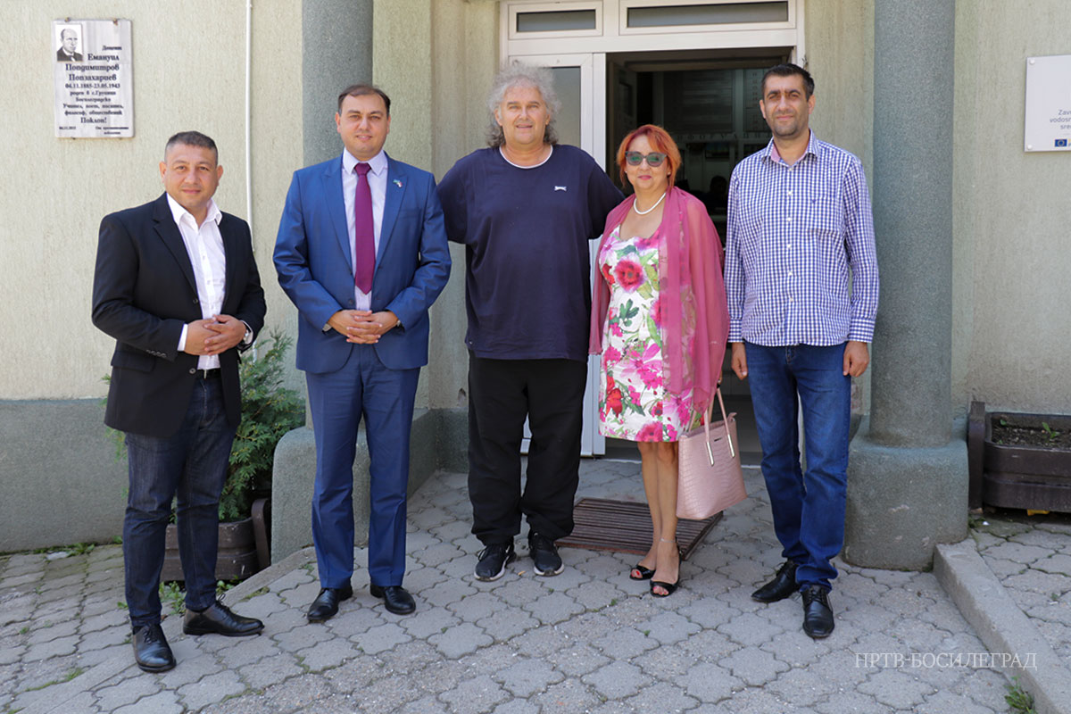 Председник ромског Националног савета у посети Босилеграду – Novo Radio ...